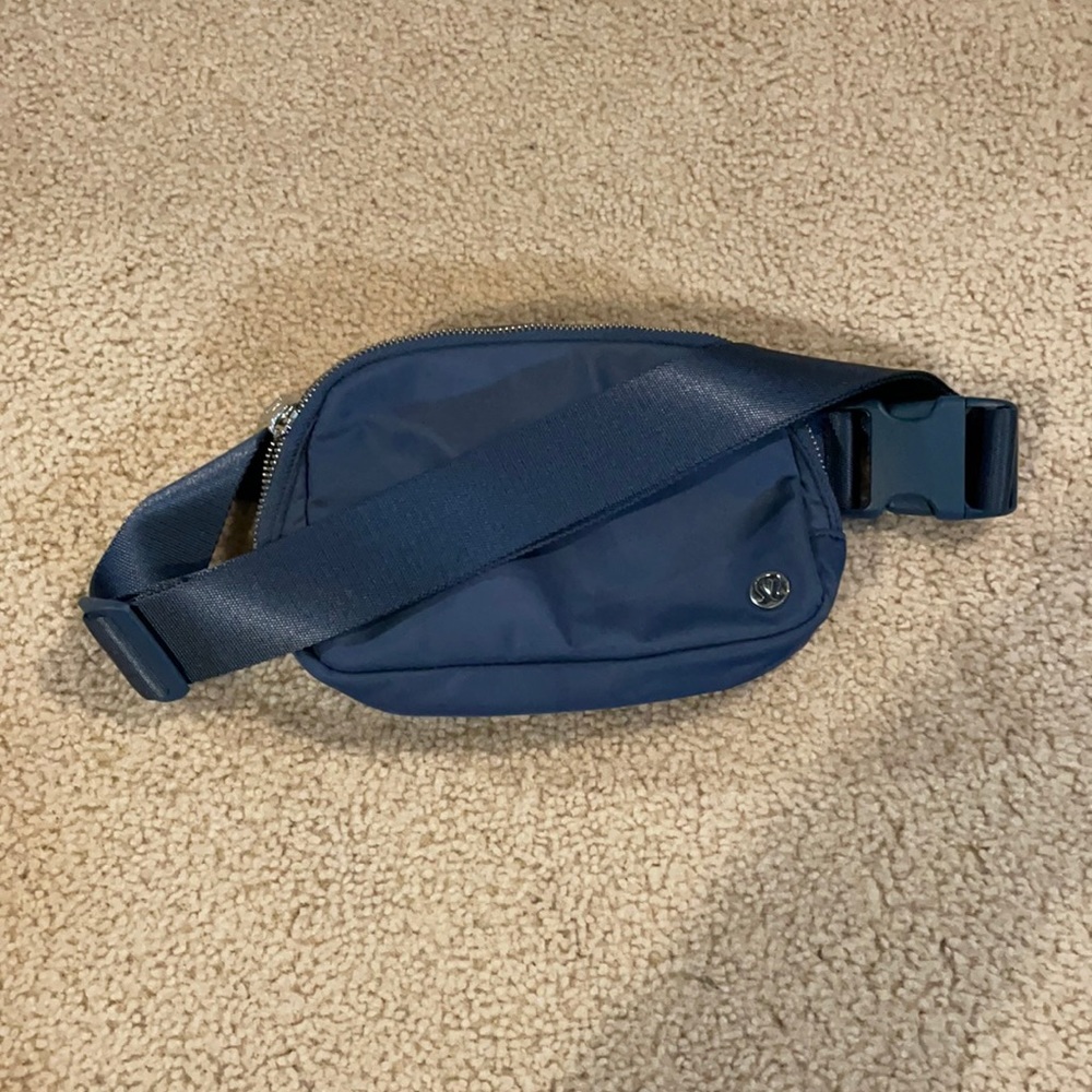 Lululemon Everywhere Belt Bag